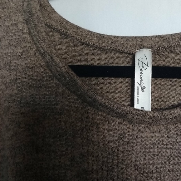 Assymetrical Hacci Tunic With Buttons - Picture 6 of 10